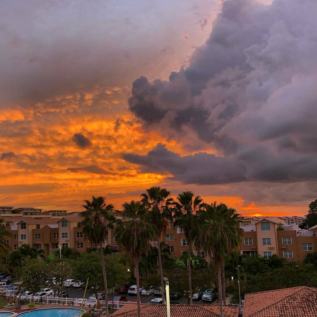 Espectacular #vista #myview #skyporn #caribbeanlife #relax #sunset #instaview #skyorange #ifttt instagr.am/p/CBRh6ZkBD0S/