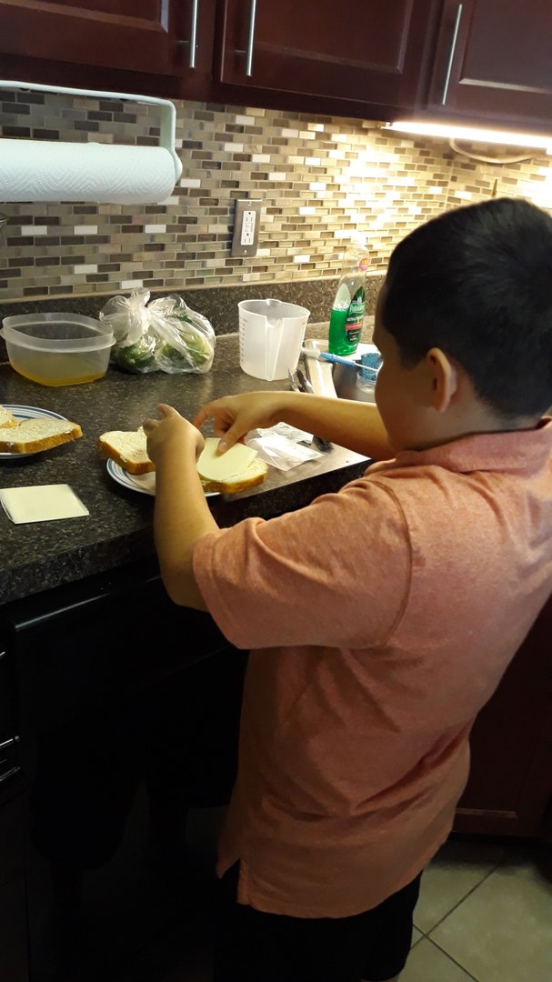 KelleyCampYet's tweet photo. I would love to taste that grilled cheese sandwich! #collsedu #campfirereader https://t.co/6tkd6Q9PyQ