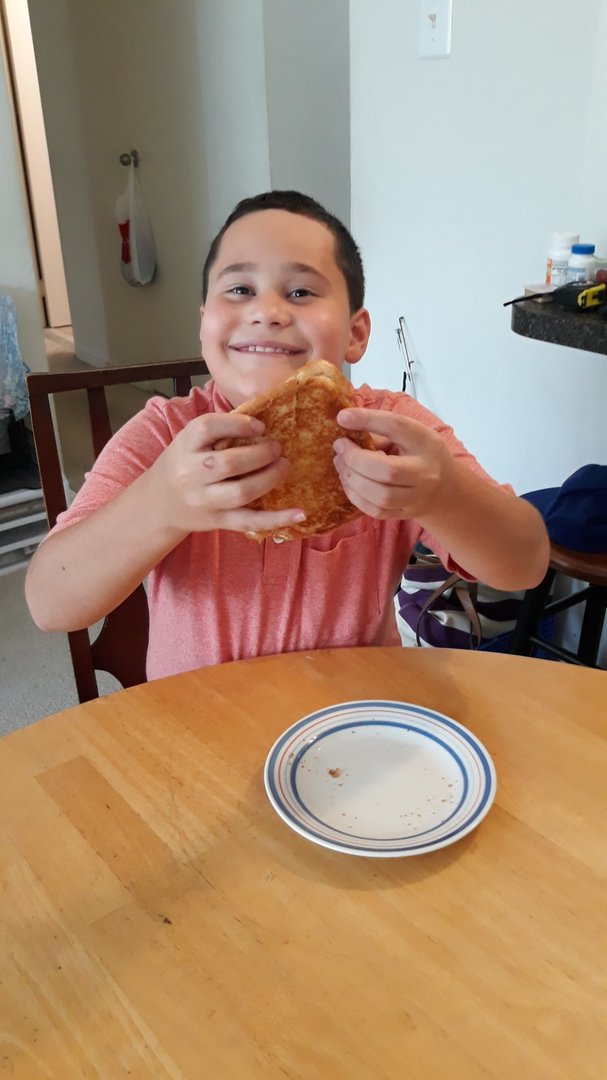 KelleyCampYet's tweet photo. I would love to taste that grilled cheese sandwich! #collsedu #campfirereader https://t.co/6tkd6Q9PyQ