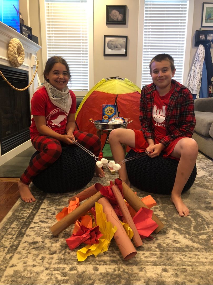 KelleyCampYet's tweet photo. Yummmm! Now that looks like a campfire party to me! #collsedu #campfirereader @stelladotbyjenn https://t.co/4otHFyzacD