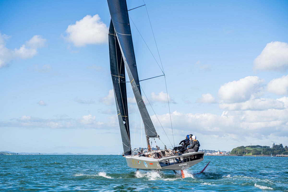 The first images of the brand new AC9F, Kōtare, foiling on its first ever test sail yesterday in Auckland.

A massive shout-out to Yachting Developments and to Southern Spars, Harken, and North Sails👏 

📸 Yachting Developments / Georgia Schofield

#YouthAmericasCup