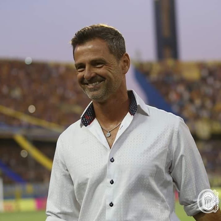 salimoscancha's tweet photo. #RosarioCentral Hay acuerdo con Diego #Cocca en lo económico, lo que falta saber es con qué jugadores contará, lo que podría cambiar y mucho su decisión de seguir en Central. Sebastián Ribas, Nicolás Colazo, Claudio Riaño y Kevin Gutiérrez no van a seguir en el equipo. https://t.co/fH1h5RSthX