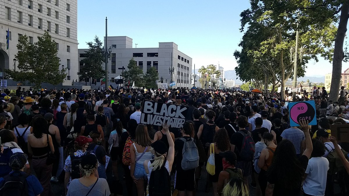 climatepissed's tweet photo. In front of the LA Court House today. Fuck off Jackie Lacey you're shit at your job. #BLM #BlackLivesMattters #JackieLaceyMustGo #LosAngeles #LoseYoJob #LosAngelesProtest https://t.co/7QhifxwirM