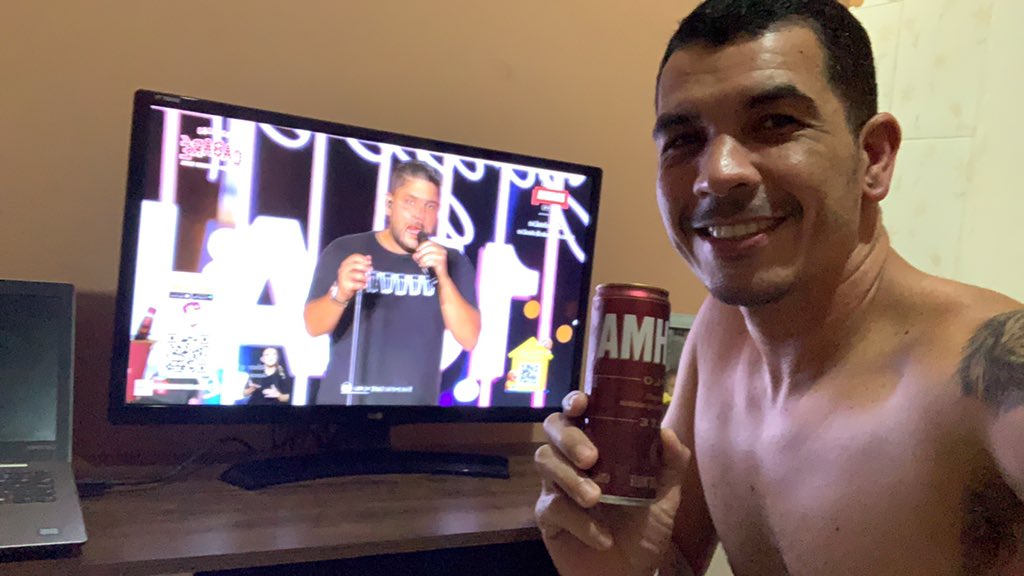 Curtindo esse show de live e história musical de <a href="/jorgeemateus/">Jorge & Mateus</a> .
Tomando uma duplo malte <a href="/BrahmaCerveja/">BRAHMA</a> .
#JeMBrahmaLive 
#DiaDosNamoradosBrahmaLive