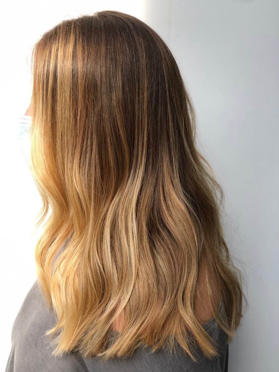 Sweet honey 🍯

This beautiful #balayage was #handpainted by Jamie with our fave, @goldwellUS. #goldenblondehair #goldenblondebalayage #goldwellus #goldwellusa #goldwellhaircolor #iamgoldwell #goldwellapprovedus #wcw2020 #haircrushwednesday
