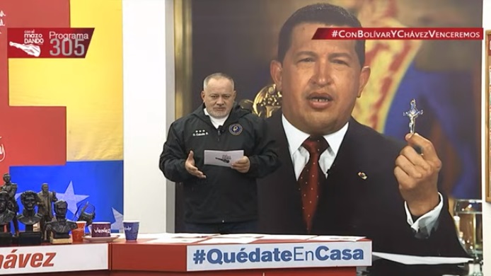 ConElMazoDando's tweet photo. .@dcabellor: Si Ud. se pone el tapabocas y lo va a tener en la quijada, no es así; tiene que tapar la boca y la nariz. Tenemos que tener la distancia entre compañeros y hermanos. Fíjense, ayer nada más recibimos unos 150 y tantos casos. Hoy bajó, pero hay que cuidarse. #10Jun https://t.co/2ubYWovUSq