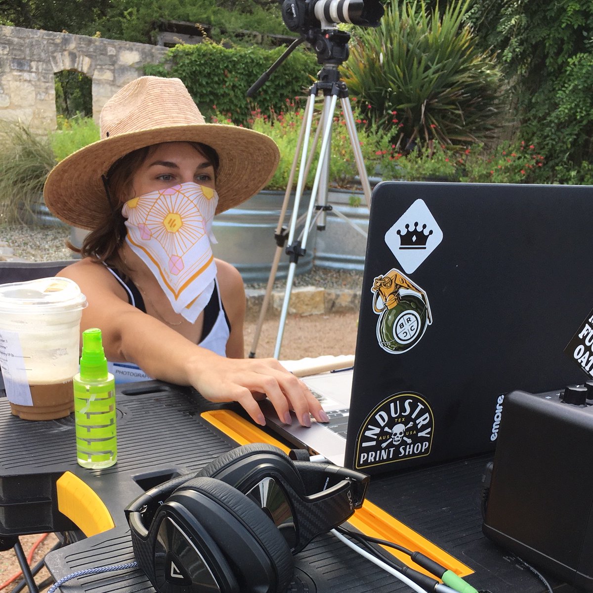 CM_Austin's tweet image. Thank you to The Lady Bird Johnson Wildflower Center 
@WildflowerCtr for sharing (socially distanced &amp;amp; virtually) the beauty of our native plants and the knowledge of Andrea DeLong-Amaya &amp;amp; Angel Horne with our #CMTEXAS audience creativemornings.com/talks/creative… #CMnature