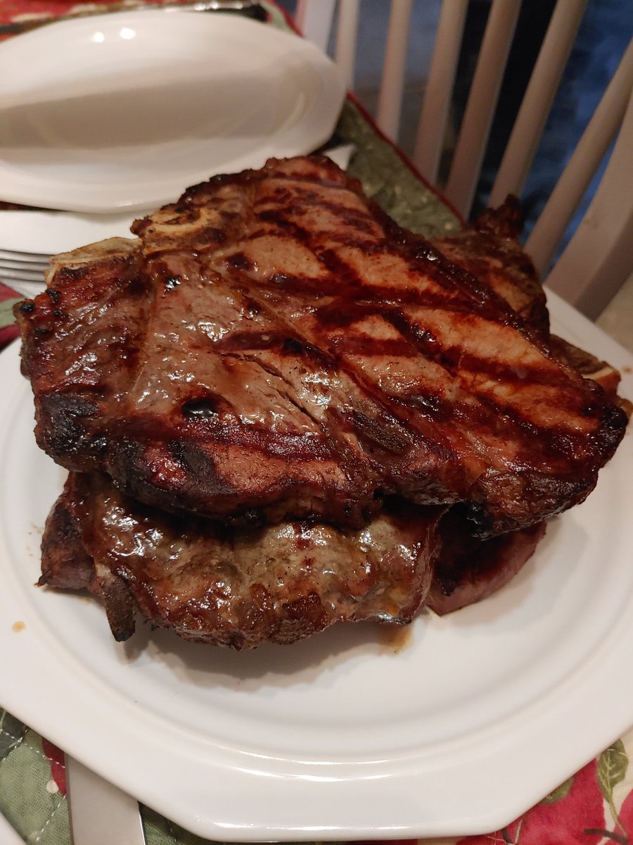 Bnpositive's tweet image. It's been a productive couple of days helping out the parental units with stuff around the house and yard. Wrapping up with some red meat #porterhouse #carnivore #openflame #grilling