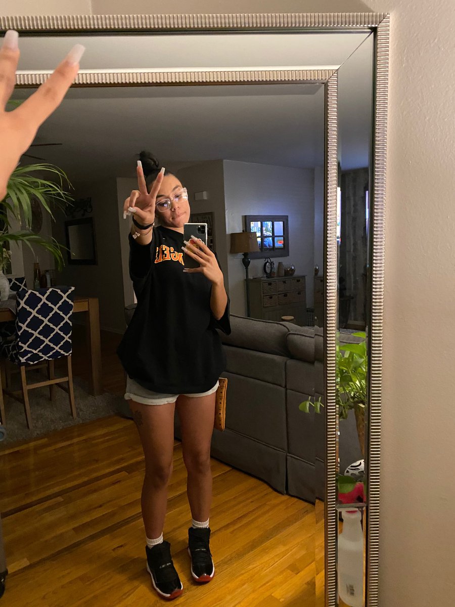 Yalovej's tweet photo. I’m really 80% legs 🧶 https://t.co/Impi03FP4s