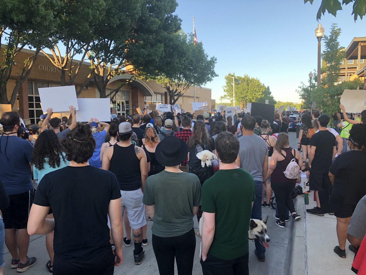 indivisibleDNTN's tweet photo. Day 12
#dentonprotests
#BlackLivesMatter
#GiveUsHisName https://t.co/5vGNV7vlVe