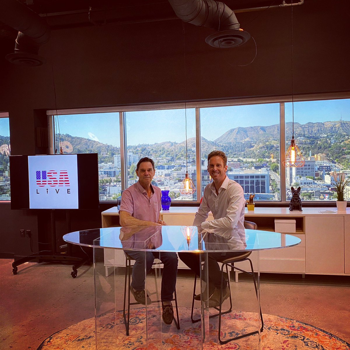 duncanmcmc's tweet photo. Catchups with Uncle Rob in my new studio #USALIVE #CNN #SunsetBlvd #Hollywood @rmpenfold https://t.co/6QhfdFcVx5