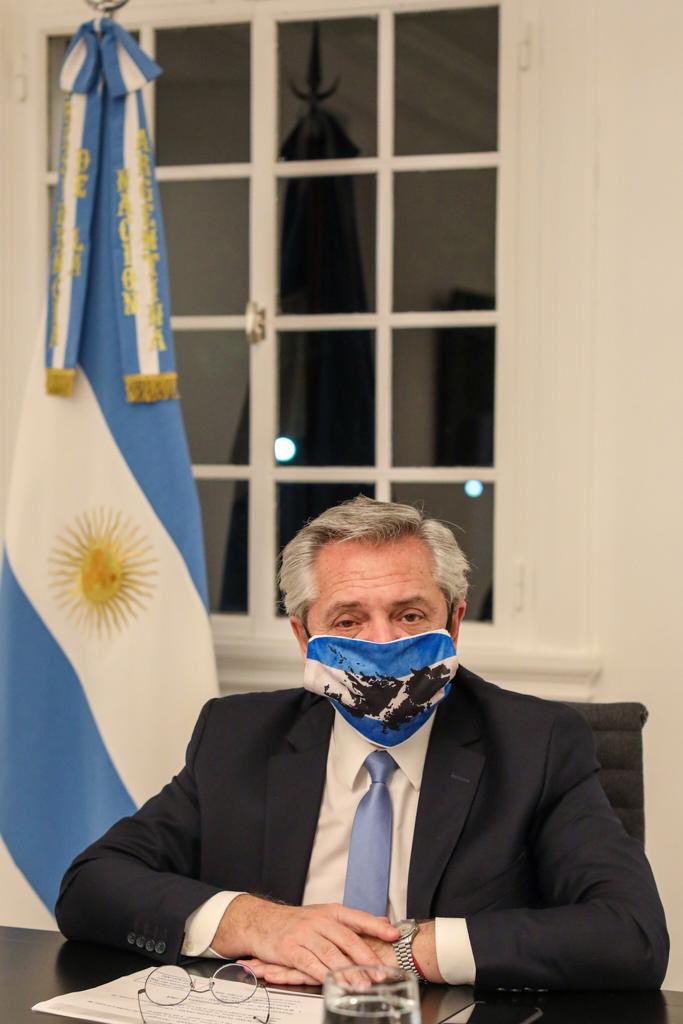 ursuasta's tweet photo. .@alferdez con el tapabocas de @CalCompaneros 
🇦🇷
#MalvinasArgentinas https://t.co/xIenCYfZvM