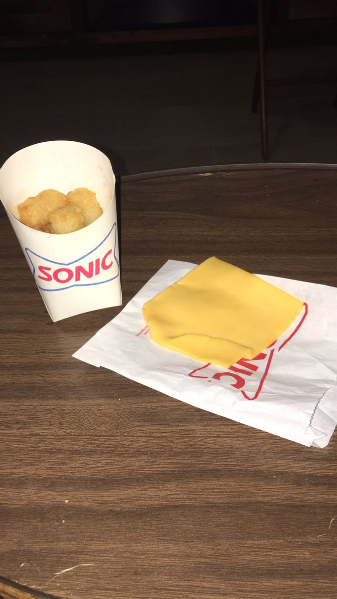 mjosey1's tweet photo. @sonicdrivein  What the heck is this? This is what was given to me when I ordered tots and cheese tonight at the Dunnellon Sonic??!! 🤷🏼‍♀️😳 https://t.co/qlAt7Ei9pB