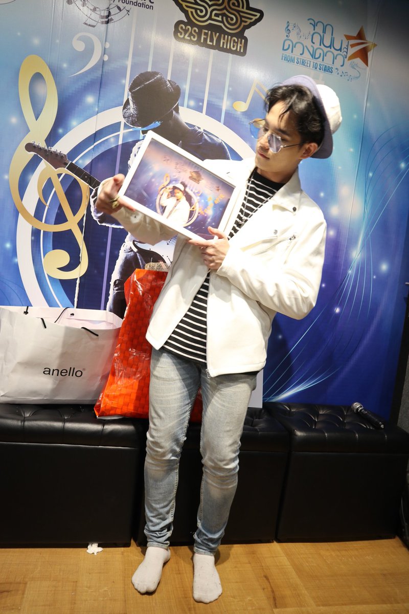 Kittikun_FC's tweet photo. ถึงไม่หล่อเหมือนใครๆ แต่ก็ไม่ด้อยกว่าใครๆ เด้อออ ☺
#อ่อยอ้ายแม่นบ่
#โฟกัสกิตติคุณ
#focus_af12 
#เทพบุตรลูกทุ่งอิสาน https://t.co/Uqvf85Fxfm