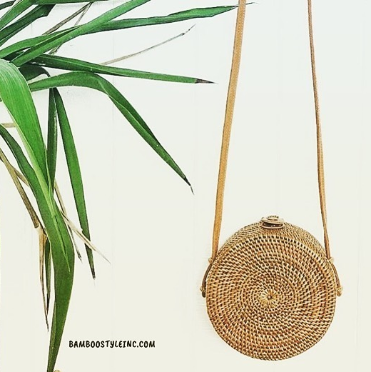 Bamboostyleinc's tweet photo. Hey 🤗🤗 ⁣Summer is coming. it's time to make plans and especially to start buying the accessories that will accompany you either in your picnic in the park or your days by the beach. 
This bamboo straw cross body bag is the perfect element that will fit whatever dress you wear https://t.co/DbKvLM9ikk