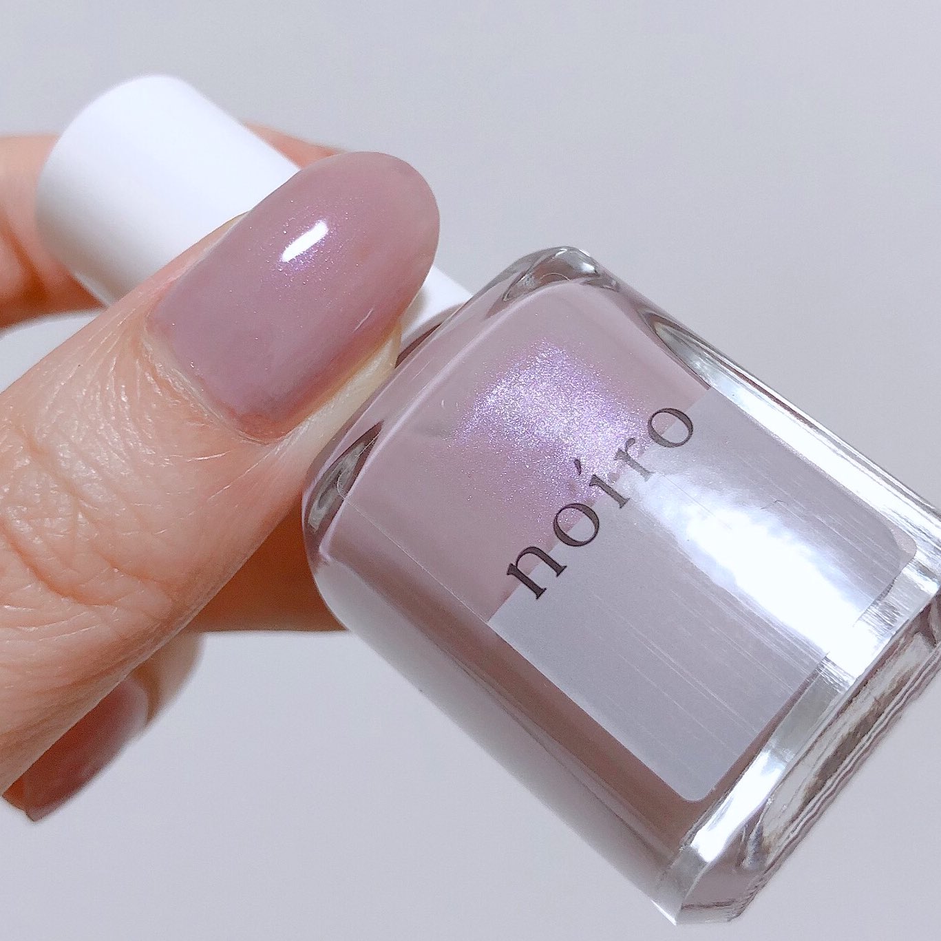 おいも 塗るだけで透明感爆発ネイル Noiro ネイルカラー S006 くすみがかった薄紫よりのピンク 偏光パールがめちゃくちゃ可愛い 妖精がまとうキラキラのオーラみたい さりげない色なのに指先まで気を遣ってる人に見せてくれる Noiroで人気の色