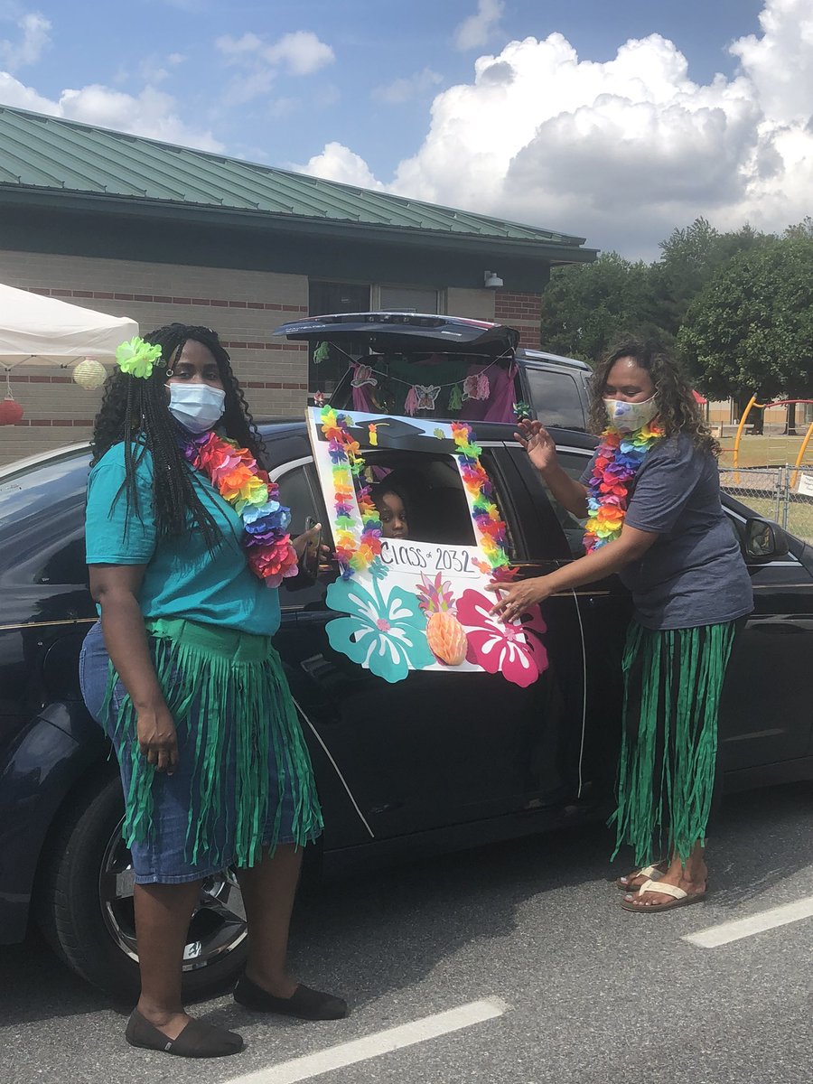 MessickJodi's tweet photo. Day 1 of our Kindergarten Drive By Celebration was fantastic. Great to see our students after all this time. Looking forward to day 2 tomorrow. #welovemorris https://t.co/tgSzTctqAV