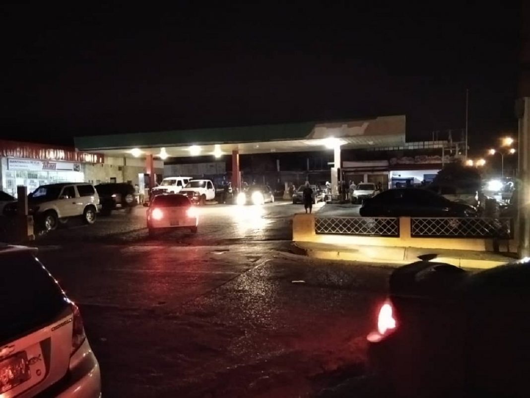 el_carabobeno's tweet photo. Estaciones de servicio comenzaron a despachar gasolina las 24 horas en Carabobo https://t.co/2LJ2bURMFI https://t.co/3juOmb23Yg