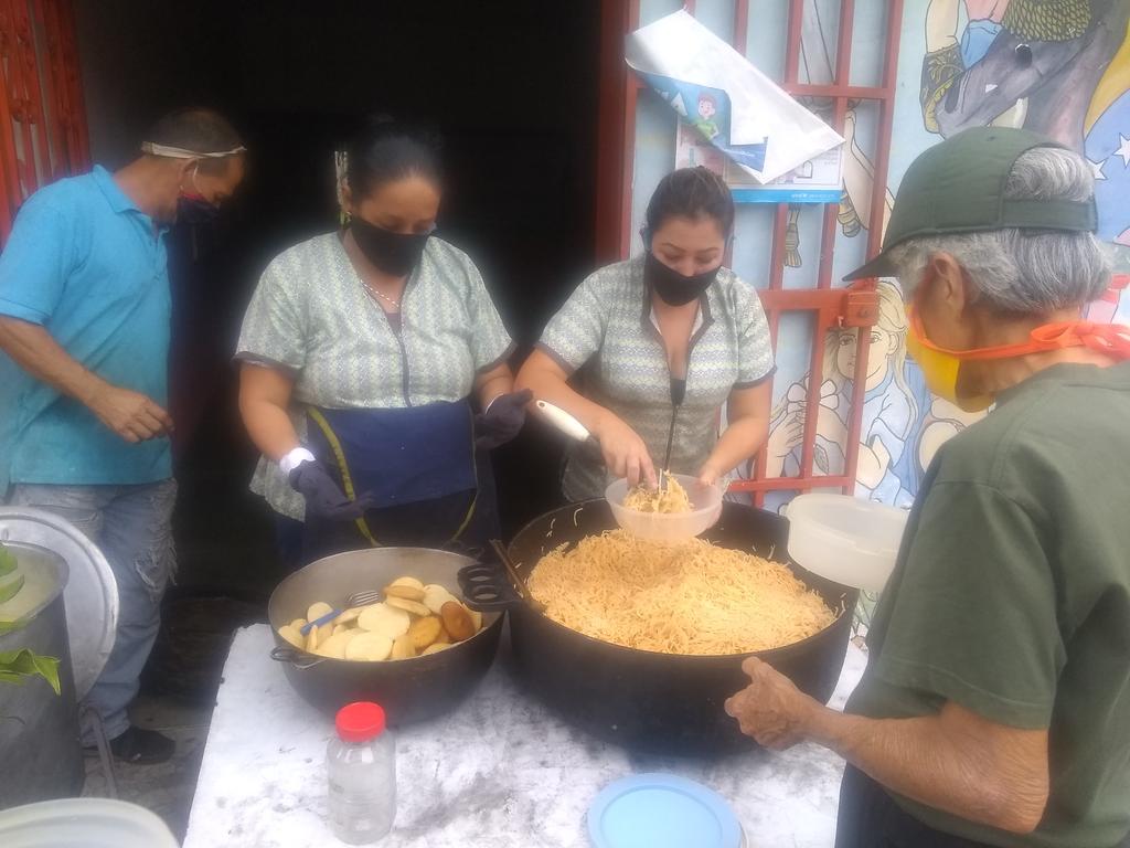 Siempre activados con el PAE,beneficiando a los escolates y Personas más necesitadas de la comunidad. Gracias a nuestro señor Presidente <a href="/NicolasMaduro/">Nicolás Maduro</a>  y prof <a href="/charlychaves/">Charly Rojas Chaves</a>