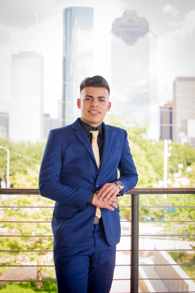 Sanchlui10's tweet image. I am a part of the􏰀 3.1 to 5.2 percent of Hispanics with a Master's degree in Engineering. I am proud to say I am a #DACA recipient. Still can’t believe I’ve made it this far... the grind &amp;amp; faith doesn’t stop yet! 💪🙏😇