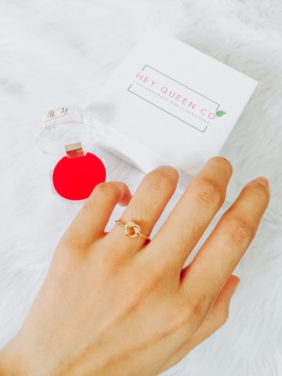 HeyQueenCo's tweet photo. Knot Ring by @HeyQueenCo

- these knots are complete loops that have no start or finish and could be said to represent eternity whether this means loyalty, faith, friendship or love. 💛
#handmadewithlove #ecofriendly #authentic #pawnable #jewelryph #lovelocal https://t.co/KeF1vAryOi