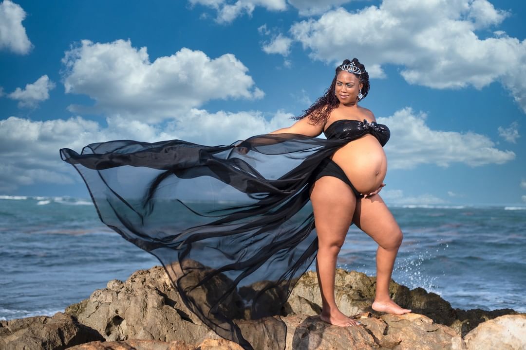 “Pregnancy is getting company inside one’s skin.” #maternityphotography #maternityshoot #brsbellies #brsphotography876 ##baby #babybumps #pregnancy #photooftheday #photography #jamaica #matherhood #unbornchild