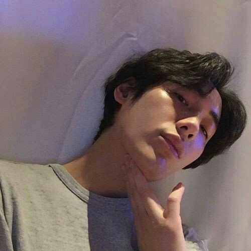 Just a random tweet dedicated to a selfie taken by my manfriend, <a href="/SHONMlNO/">Leon</a>