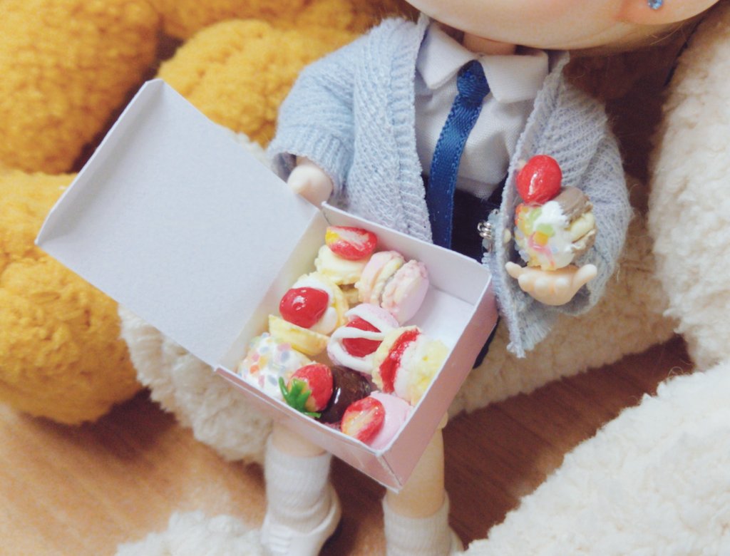 #오비츠장터 #트인덕장터
안녕하세요 인형을 위한 식완을 만드는 체리를 훔친 토끼입니다❣ 작업물을 기록하고 여유분을 극소량 판매하거나 보고싶은 식완 리퀘스트를 받기도 합니다😊

🍒Rt+팔로 해주신 분들을 추첨하여 딸기샌드위치 식완(for msd, ob11)을 보내드려요!🍒