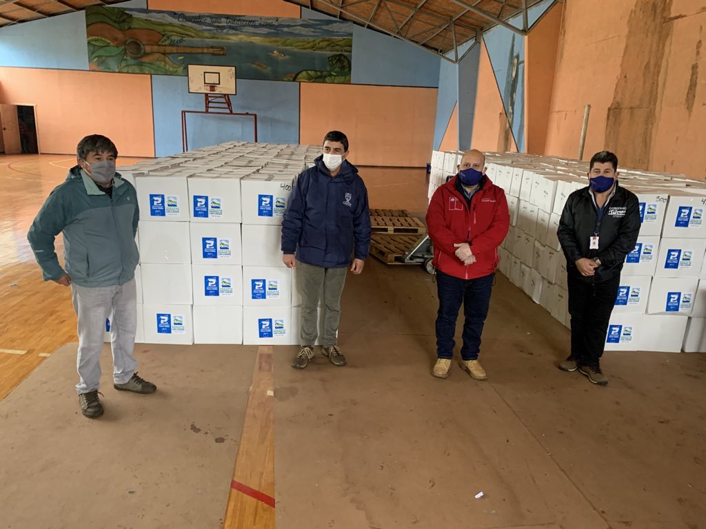 DPPChiloe's tweet photo. Estuvimos en #Quemchi recibiendo nuevas canastas del Plan #AlimentosParaChile, las cuales serán distribuidas en familias que viven en las islas #Caucahué, #Tac, #Chauques y #Butachauques.  #Chiloé https://t.co/yZGeIMjbh9