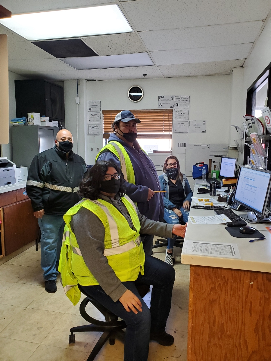 Way2Gro's tweet photo. CV Grape Week-Employees; Essential &amp; Appreciated
It takes a team to get grapes to your table; forklift drivers, shipping, sales, USDA inspectors.  Thank you all!  #buyloca #buyCA #grapesfromCA https://t.co/TXyXrnviiV