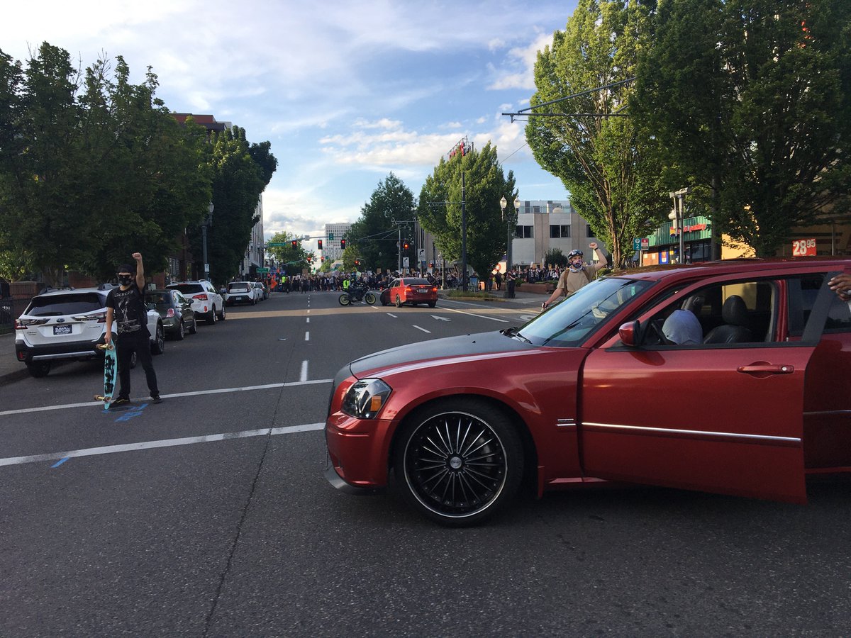 mr8at8's tweet photo. Second march leaving Burnside heading north on Grand towards Unthank park https://t.co/UyP0D9EwMr