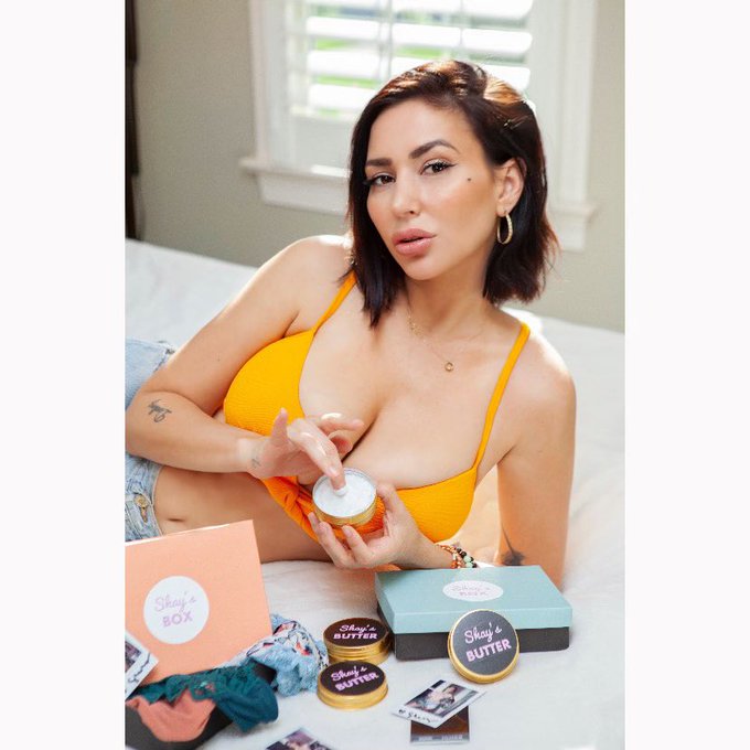 Check out my Box! https://t.co/I1fmG73qeS<a href="/tag/vanstyles"class="tags"><span>#vanstyles</span></a>