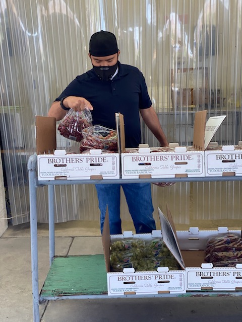 CV Grape Week-Employees; Essential &amp; Appreciated
It takes a team to get grapes to your table; forklift drivers, shipping, sales, USDA inspectors.  Thank you all!  #buyloca #buyCA #grapesfromCA