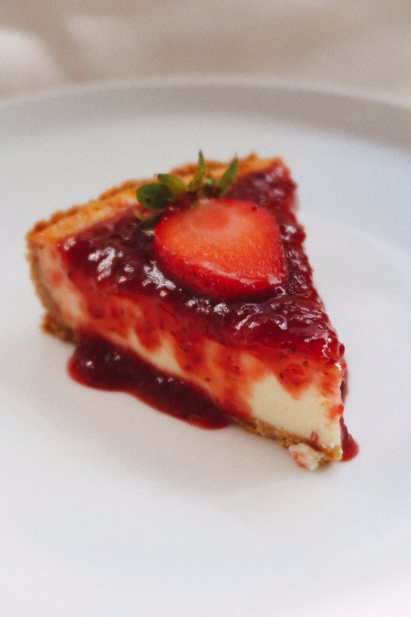 eve_astacio's tweet photo. Mi mamá ha sido una mujer emprendedora y en este tiempo no ha sido la excepción. Les presento el súper delicioso Strawberry Cheesecake a domicilio 🍓✨
Pueden Hacer su pedidos por DM. 
Con un FAV o RT me ayudan a llegar a muchas más personas. 🙌🏾 #TwitterEsServicio https://t.co/vOeh2x0ctK