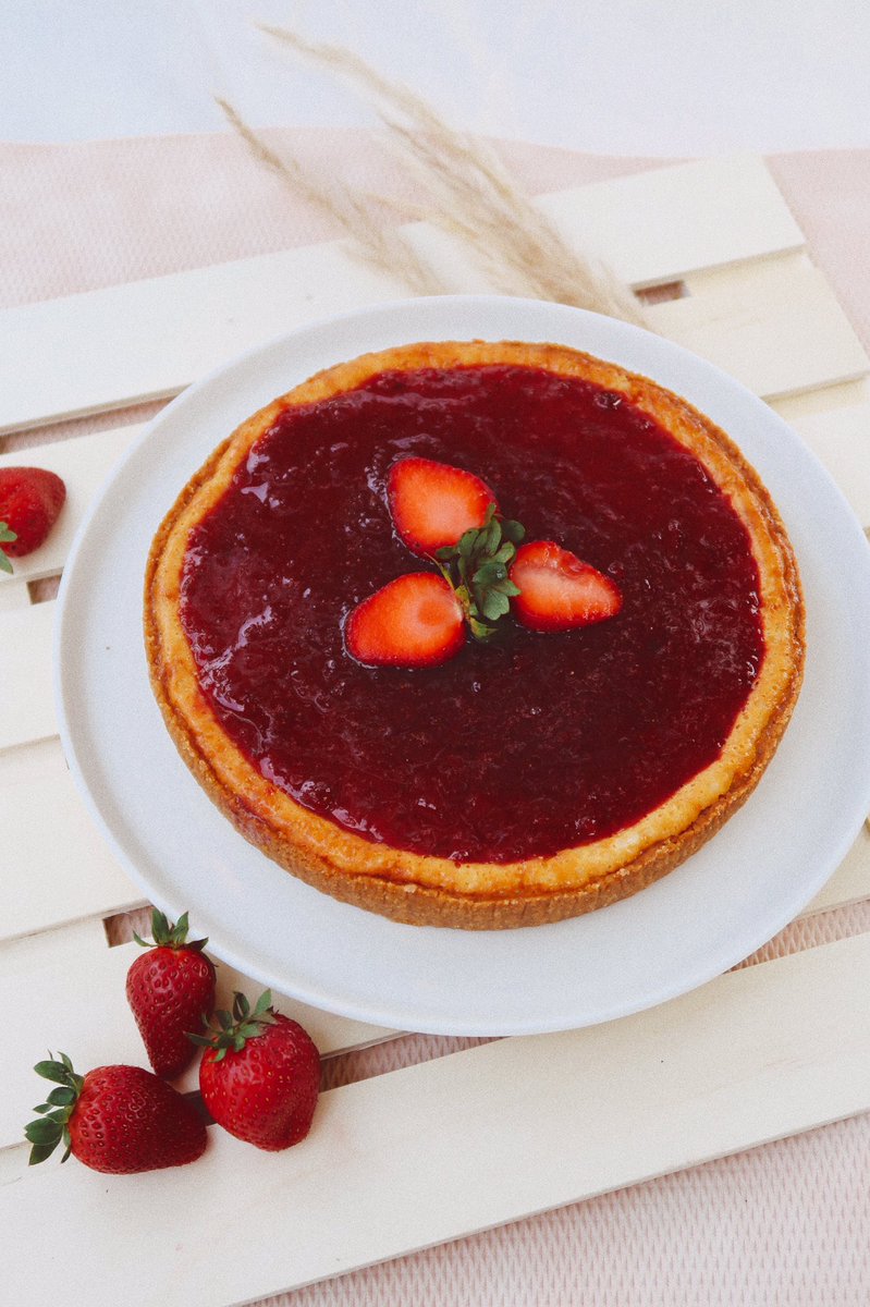 eve_astacio's tweet photo. Mi mamá ha sido una mujer emprendedora y en este tiempo no ha sido la excepción. Les presento el súper delicioso Strawberry Cheesecake a domicilio 🍓✨
Pueden Hacer su pedidos por DM. 
Con un FAV o RT me ayudan a llegar a muchas más personas. 🙌🏾 #TwitterEsServicio https://t.co/vOeh2x0ctK