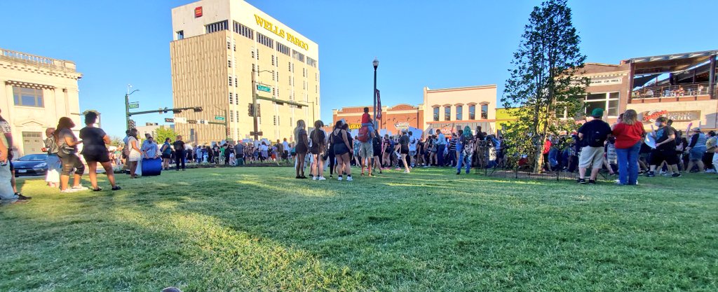 Soup4myfamily's tweet photo. The numbers look higher than I've seen all week. Keep going, y'all. We are not done yet. #dentonprotests #Dentonprotest https://t.co/pN3T5lS9Wk