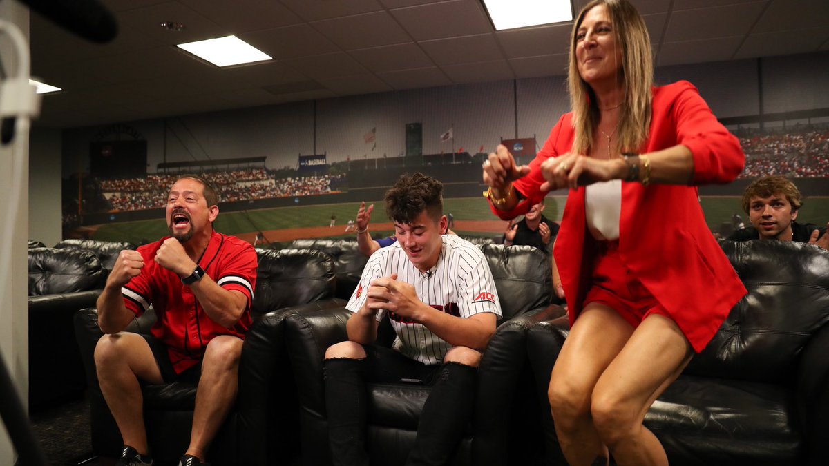 LouisvilleBSB's tweet photo. The Ville ➡️ @Dodgers 

#MLBDraft ╳ #L1C4 https://t.co/rpDpoRgr22