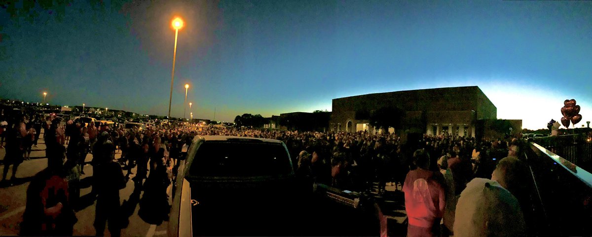 alansypert's tweet photo. A huge crowd and a powerful message shared tonight. #TheTreWay #elkfamily https://t.co/d81ijHpzu7