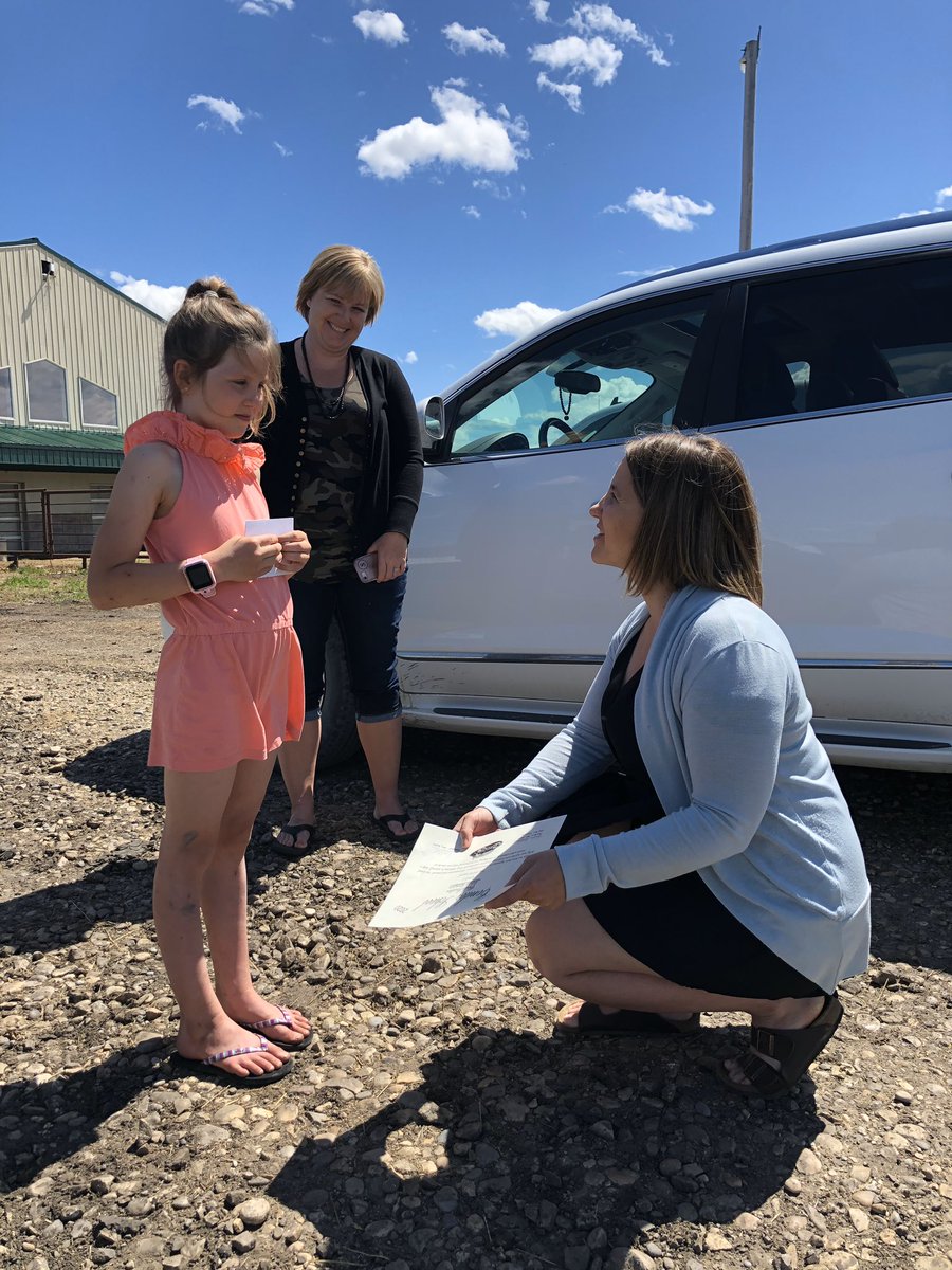 jackie_heide's tweet photo. Celebrating our amazing students today with driveway farewells. Covid you changed our schools and the method that we delivered instructions, but covid did not take away our opportunity to celebrate our students’ success. #WRSDproud https://t.co/eVCXYVDlQk