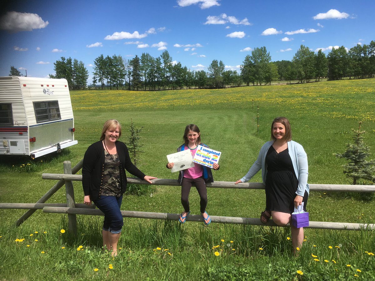 jackie_heide's tweet photo. Celebrating our amazing students today with driveway farewells. Covid you changed our schools and the method that we delivered instructions, but covid did not take away our opportunity to celebrate our students’ success. #WRSDproud https://t.co/eVCXYVDlQk