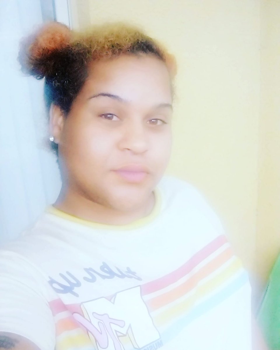 KellyCream101's tweet photo. Even on my worst days.. #MixedRace #stillblack #allnatural #nomakeup #noweave #washedface #washedhair https://t.co/HPhhgRuuYy