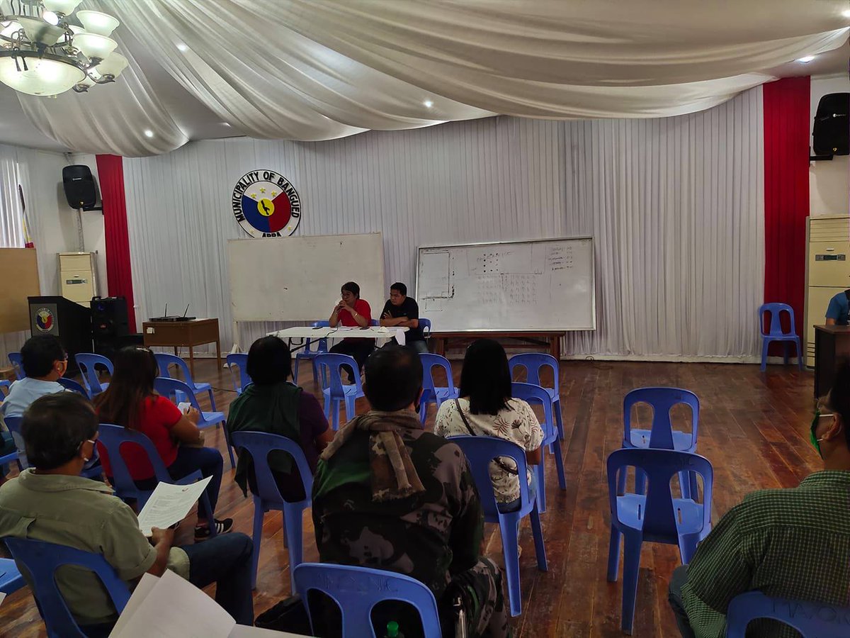 PNPAbraBangued's tweet photo. Under the supervision of PCPT NOEL P. BAGTUNA, OIC of Bangued MPS, personnel of Bangued MPS led by PLT PAUL POTECTANT with the Dep't heads of Municipality Bangued attended the MPOC meeting.
#PNPKakampiMo
#StakeholderSupport
#MPOCMeeting https://t.co/S4ocwk8yqa