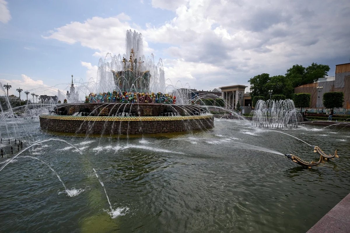 moscowgov's tweet photo. It’s time!
Fountain season started in Moscow ⛲

#summer #fountains #Moscow https://t.co/S8Zy7BDufh