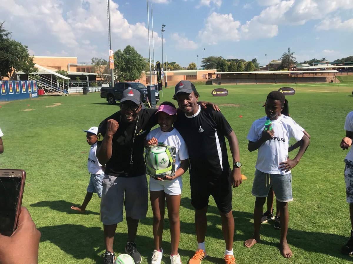 _ArriveAlive's tweet image. ShadowBall boosts immunity while raising funds to help feed 100 families for a month ow.ly/IGoe50A4KST #ShadowBall #Rugby #SkilsDevelopment @RugbyFifteen @sarugby