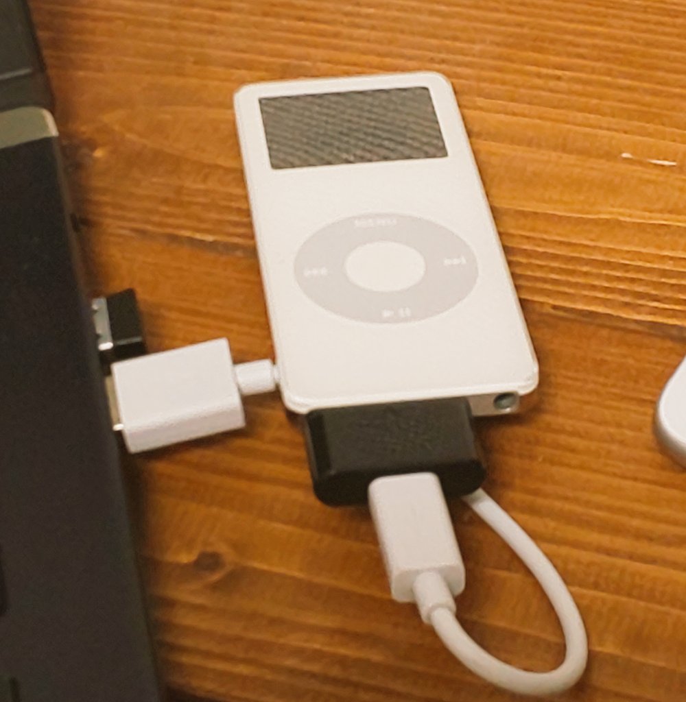 味噌汁おこわ うちには未だにドック端子のapple製品しかなくて Lightning端子の製品がないので2本ほどあります 一本はパソコンに挿しっぱなしで もう一本は車でipodに挿しっぱなしですが 味噌汁おこわ うちには未だにドック端子のapple製品しかなくて Lightning端子の製品がないので2本ほどあります 一本はパソコンに挿しっぱなしで もう一本は車でipodに挿しっぱなしですが
