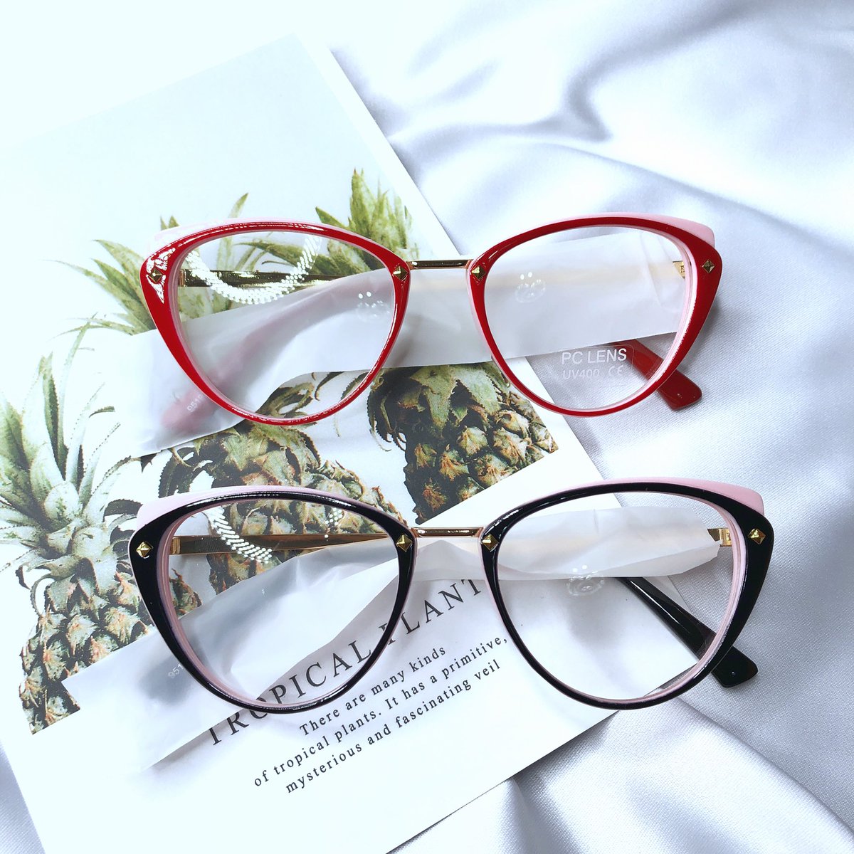 Red or Black?? Clear frame lover get in here Price: 3500Available for immediate delivery!!!pls send a Dm to order and help Rt