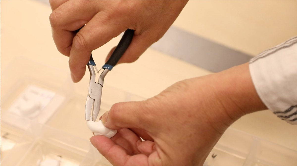 KnopsEar's tweet image. You might be wondering why we do this step of the production process by hand. As this is a very important, detailed step of the production process, fulfilling it by hand means we can ensure maximum quality control. ✨