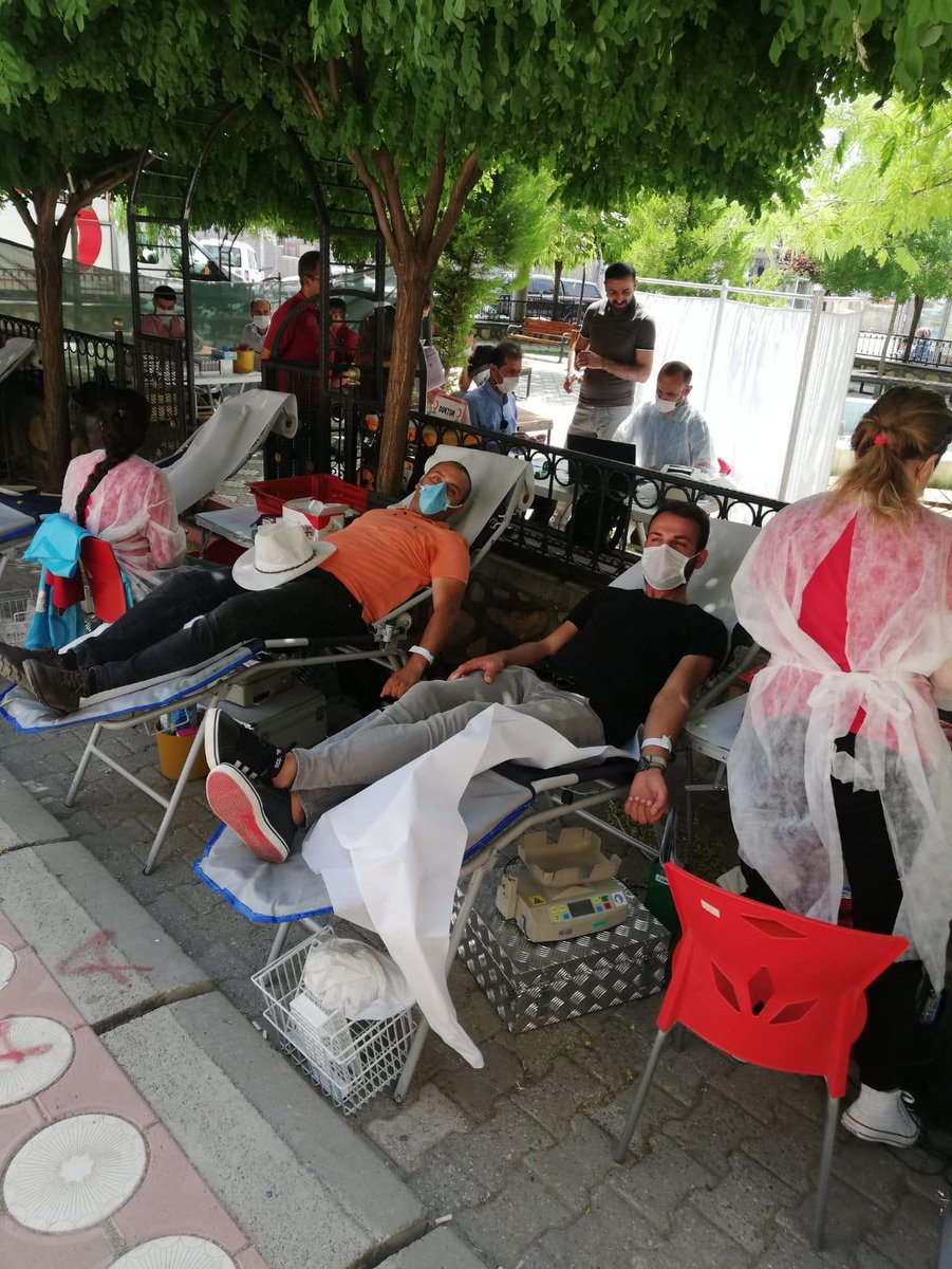 Genel Başkanımız Sn.Enes EMİNOĞLU’nun çağrısına uyarak Kızılay Kan Bağışı toplama ekibini ziyaret edip kan bağışında bulunduk. 

Haydi #kandostum şimdi sıra sende!
Kan ver, hayat devam etsin!💉

#HayırdaYarışanlar