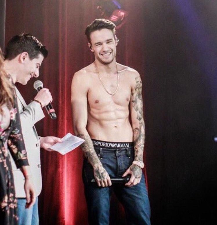 LiamPArgentina's tweet photo. Se acuerdan el día que dio un show así?? Épico😍💛 https://t.co/KqqCfQ7e2w