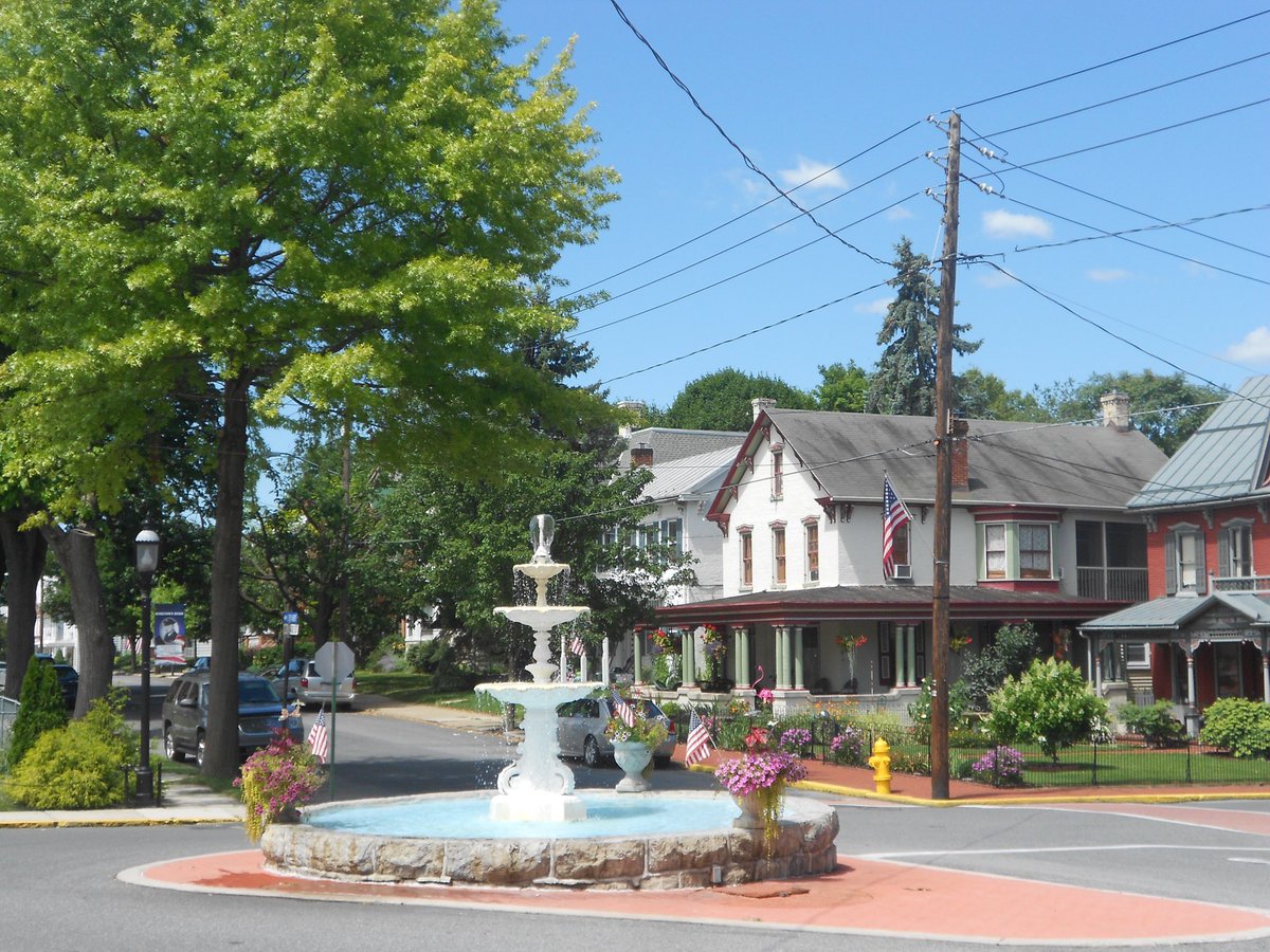 MurderSmall's tweet image. Episode 175! Newville, Pennsylvania, where love blooms for 2 Wal-Mart employees, until the new girl threatens to break apart the bliss. What follows is as unexpected as it is insane. With even crazier court proceedings to follow. It never stops!!

podcasts.apple.com/us/podcast/sma…